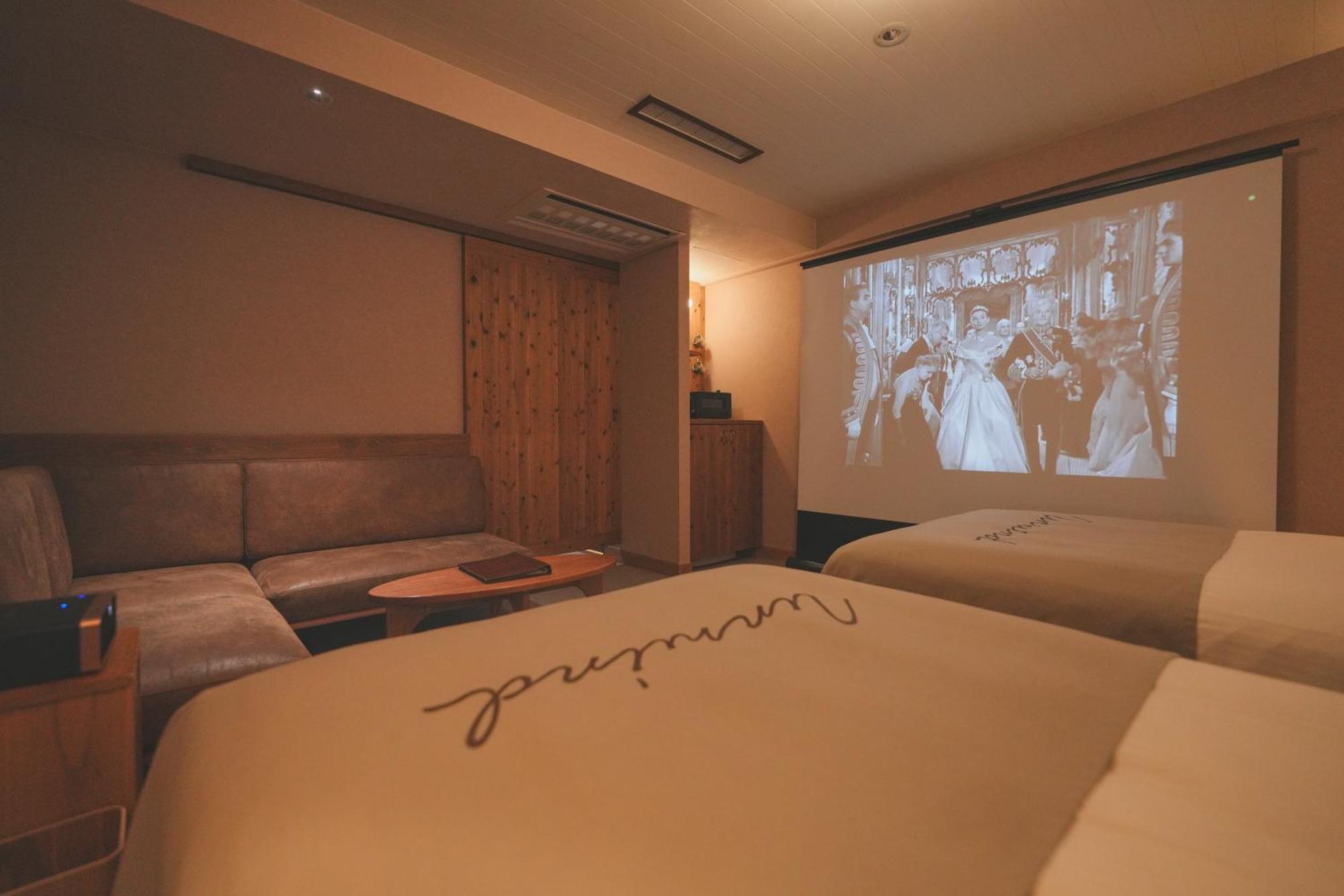 Unwind Hotel & Bar Сапоро Екстериор снимка